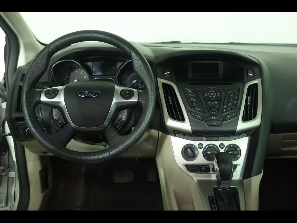 Used 2013 Ford Focus SE FWD image 3