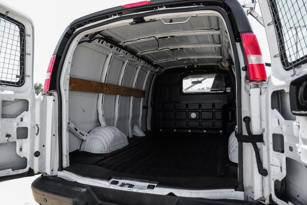 Used 2017 Chevrolet Express 2500 RWD image 45