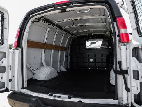 Used 2017 Chevrolet Express 2500 RWD image 45
