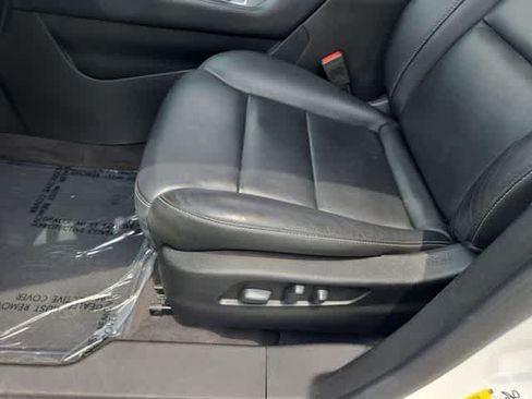 Used 2020 Cadillac XT4 Premium Luxury w/ Driver Awareness Package AWD/4WD image 17