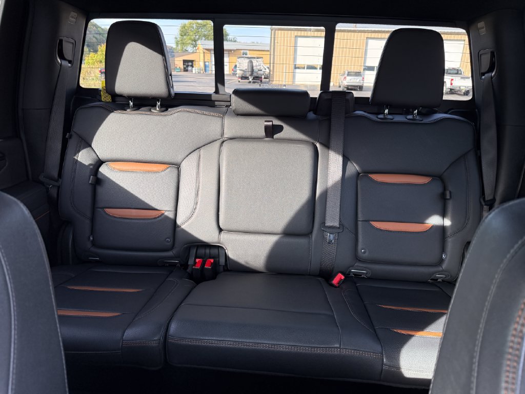 Used 2025 GMC Sierra 2500 AT4 w/ AT4 Preferred Package AWD/4WD image 22