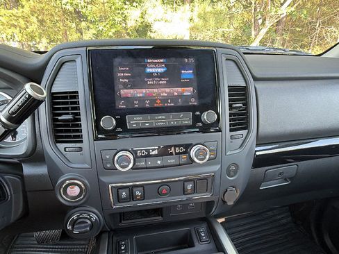 Used 2024 Nissan Titan SV AWD/4WD image 31
