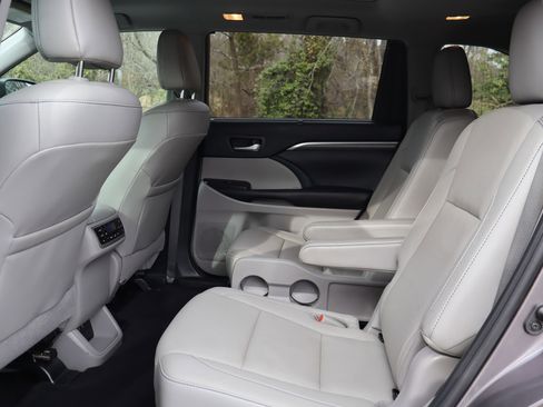 Used 2019 Toyota Highlander Limited Platinum image 65