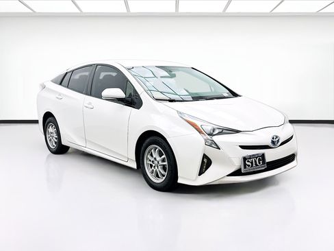 Used 2016 Toyota Prius Two image 3
