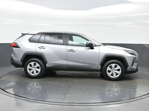 Used 2024 Toyota RAV4 LE AWD/4WD image 7