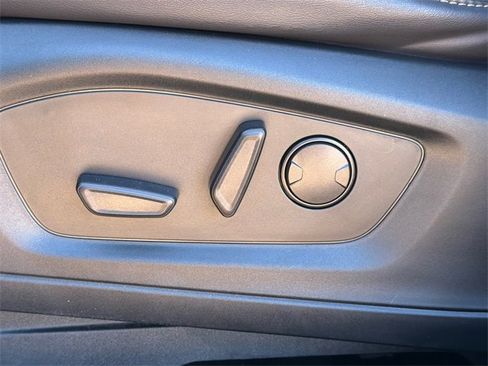 Used 2022 Ford Explorer XLT w/ Equipment Group 202A image 22