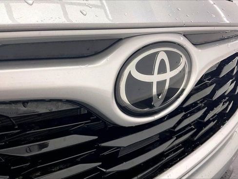 Used 2023 Toyota Highlander LE AWD/4WD image 31