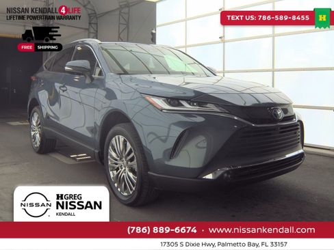 Used 2024 Toyota Venza LE image 2