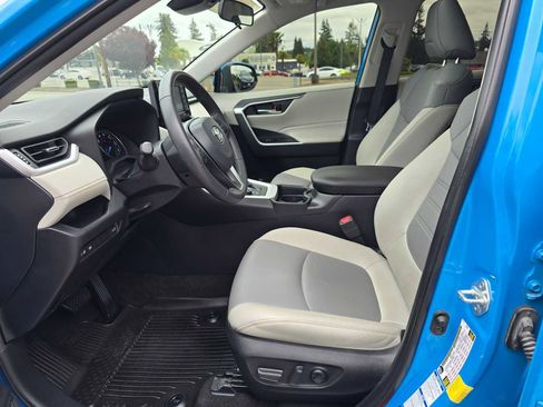 Certified 2021 Toyota RAV4 XLE Premium AWD/4WD image 20