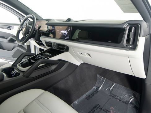 Certified 2026 Porsche Cayenne E-Hybrid Coupe AWD/4WD image 32