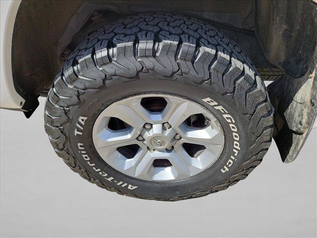 Used 2017 Toyota 4Runner SR5 AWD/4WD image 12