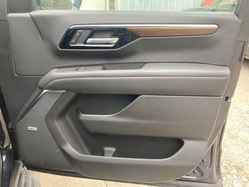 Used 2025 Chevrolet Tahoe High Country AWD/4WD image 22