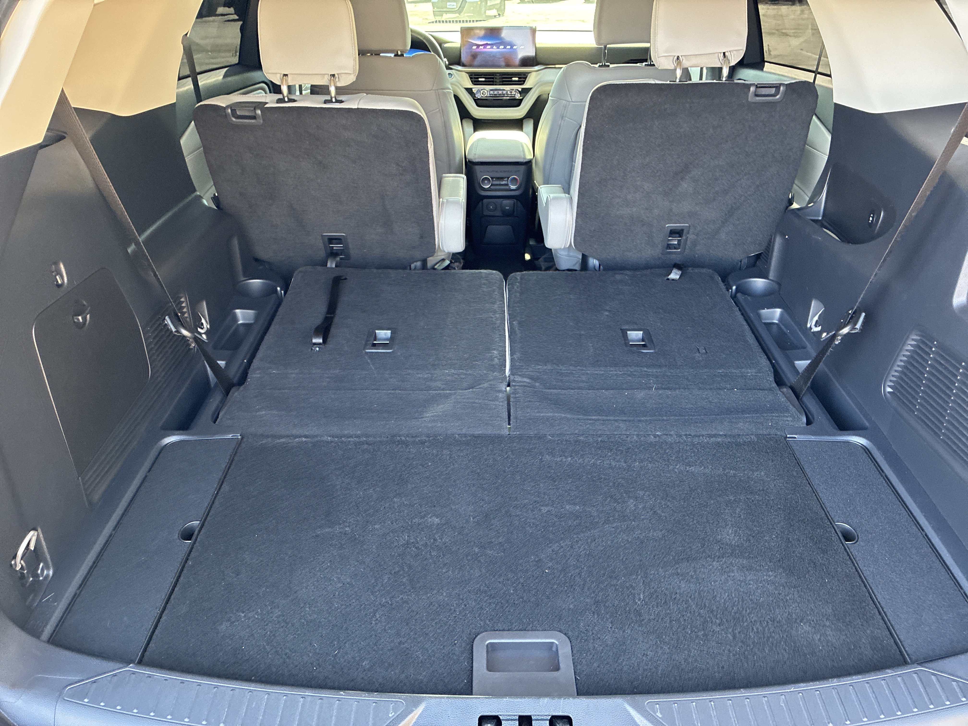 Used 2025 Ford Explorer Active w/ Active Comfort Package RWD image 45
