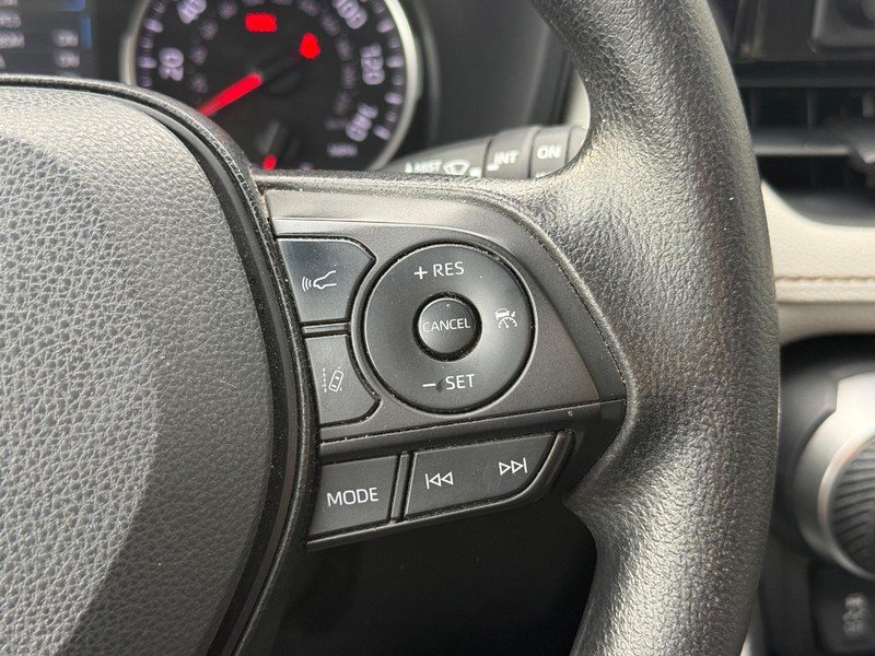 Used 2022 Toyota RAV4 XLE AWD/4WD image 21