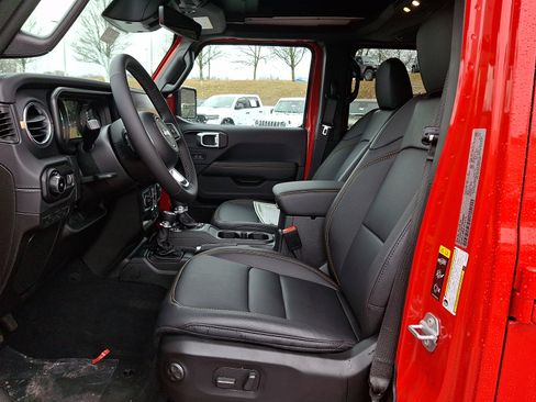 New 2026 Jeep Wrangler Unlimited Sahara AWD/4WD image 10