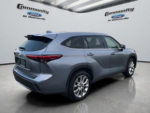 Used 2021 Toyota Highlander Limited image 14