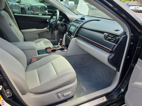 Used 2014 Toyota Camry XLE w/ Leather Package FWD image 16