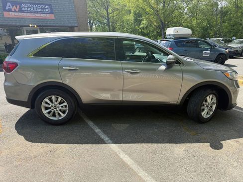 Used 2019 Kia Sorento AWD image 8