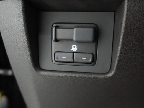 Used 2023 GMC Canyon Denali AWD/4WD image 15
