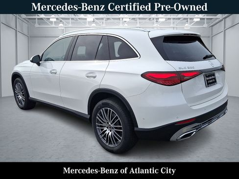 Certified 2025 Mercedes-Benz GLC 300 4MATIC image 4