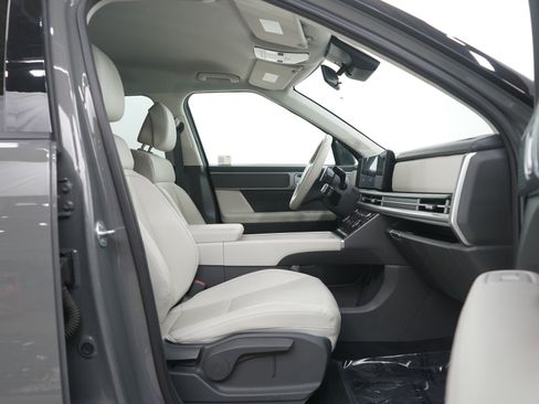 Used 2025 Hyundai Santa Fe SEL image 11