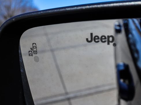 Used 2023 Jeep Renegade Latitude image 12