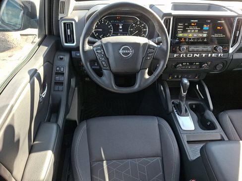 Used 2025 Nissan Frontier SV w/ SV Convenience Package image 11