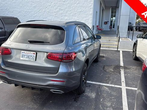 Used 2021 Mercedes-Benz GLC 300 4MATIC image 2