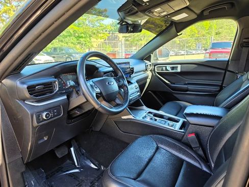 Used 2020 Ford Explorer XLT w/ Equipment Group 202A AWD/4WD image 20