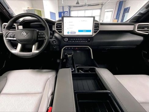 Used 2025 Toyota Tundra Limited AWD/4WD image 21