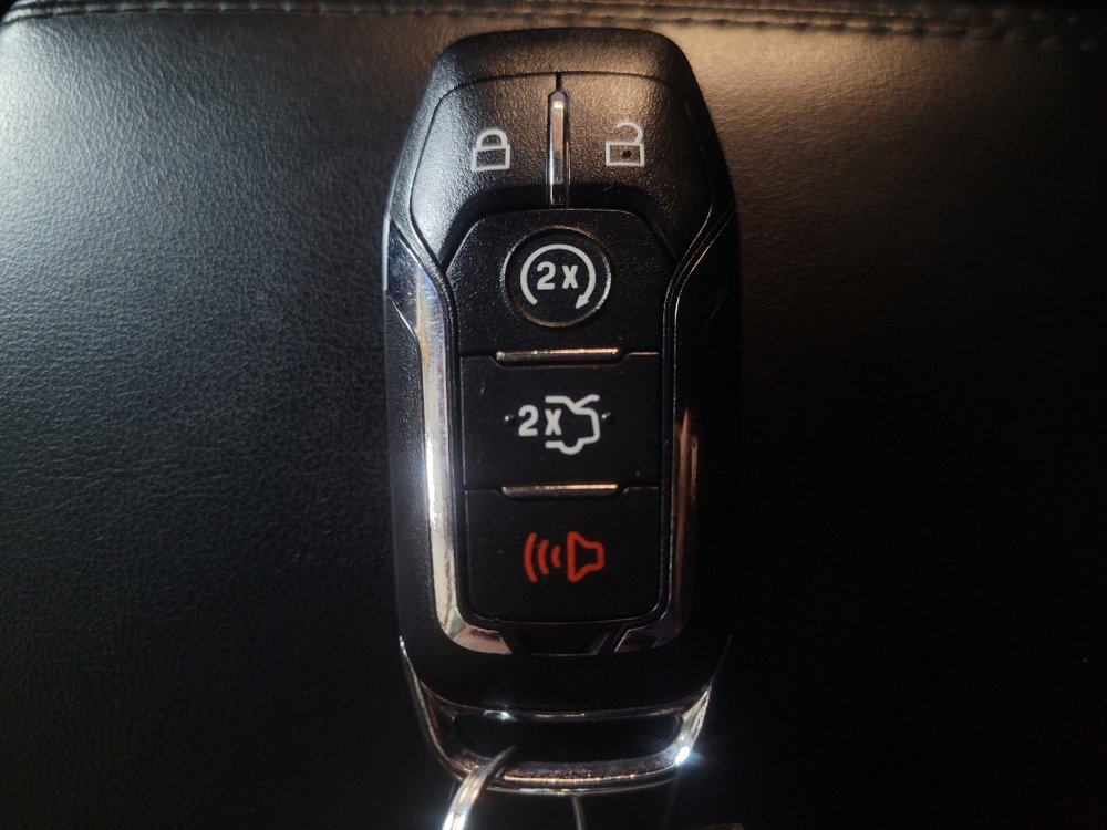 Used 2016 Lincoln MKX Reserve w/ Technology Package FWD image 32
