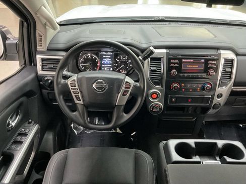 Used 2018 Nissan Titan SV image 19