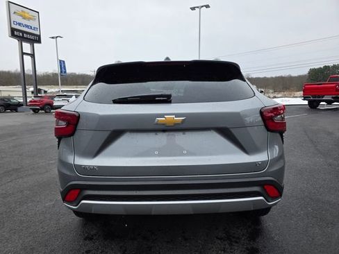 New 2026 Chevrolet Trax LT w/ LT Convenience Package FWD image 4