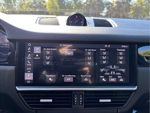 Used 2019 Porsche Cayenne Sport Utility 4D image 36