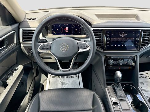 Used 2023 Volkswagen Atlas SE w/ Panoramic Sunroof Package FWD image 17