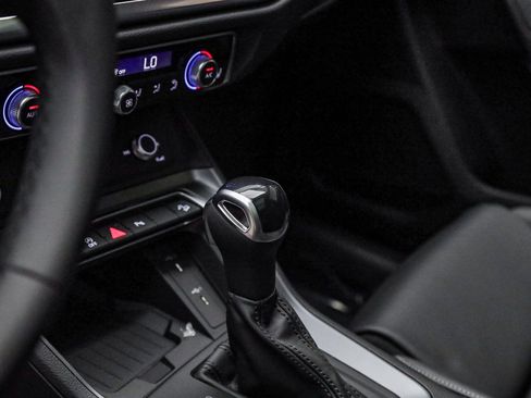 New 2025 Audi Q3 2.0T Premium image 26