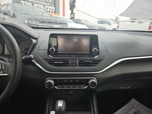 Used 2022 Nissan Altima 2.5 S FWD image 15