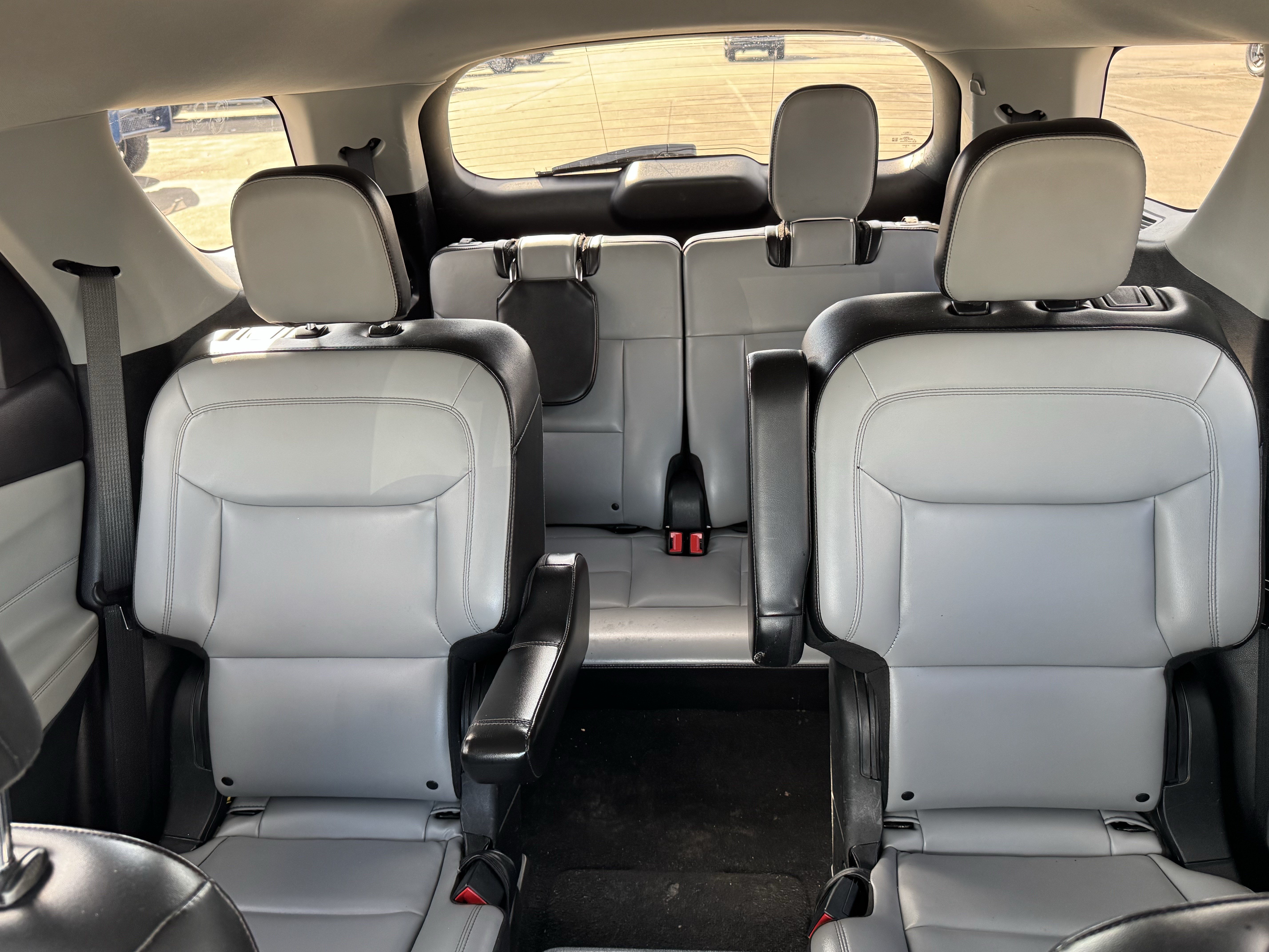 Used 2021 Ford Explorer XLT w/ Equipment Group 202A RWD image 19