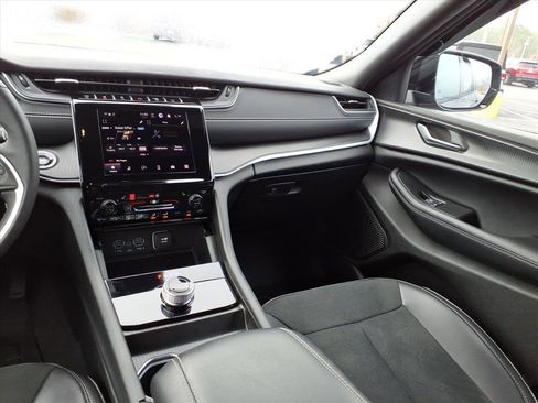 Used 2024 Jeep Grand Cherokee L Altitude image 26