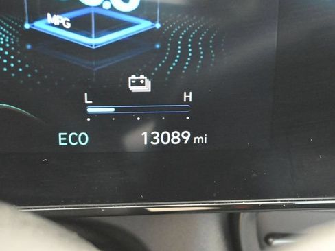 Used 2025 Hyundai Elantra SEL FWD image 38