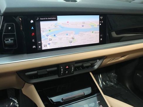 Certified 2025 Porsche Cayenne image 18