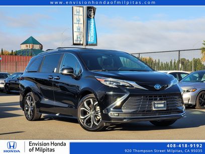 Used 2025 Toyota Sienna Platinum