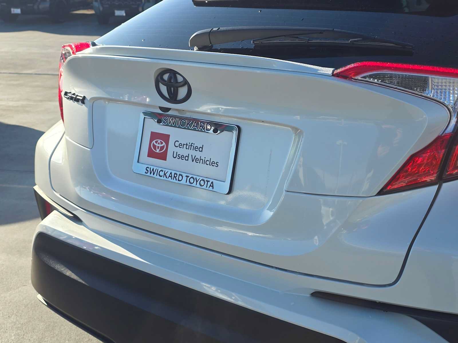 Used 2020 Toyota C-HR XLE FWD image 13