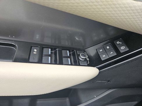 Used 2018 Land Rover Range Rover Velar S AWD/4WD image 16
