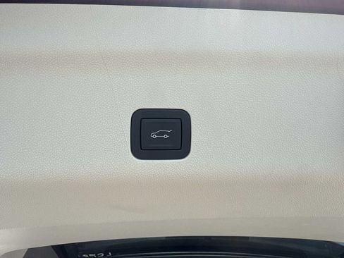 New 2026 Cadillac Escalade ESV Platinum Sport w/ LPO, Floor Liner Package AWD/4WD image 12