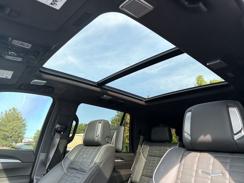 Used 2025 Cadillac Escalade V AWD/4WD image 68