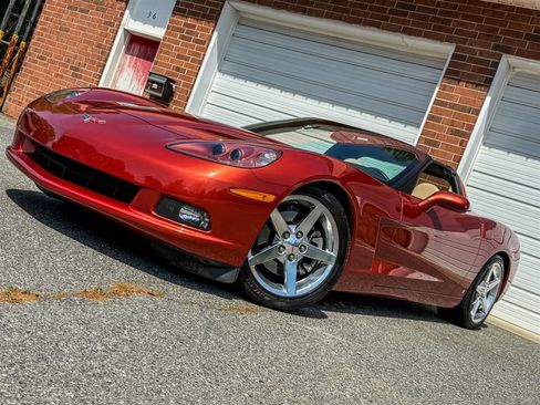 Used 2006 Chevrolet Corvette Coupe w/ Preferred Equipment Group RWD image 8