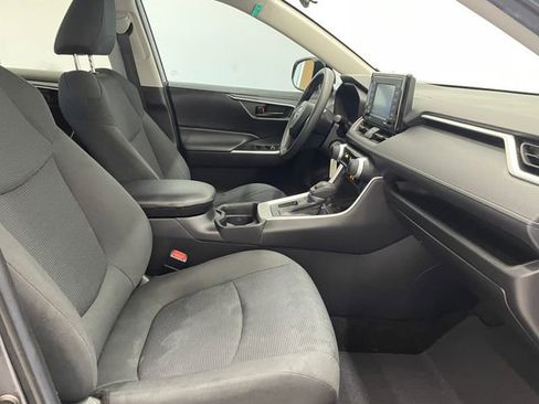 Used 2021 Toyota RAV4 LE FWD image 16