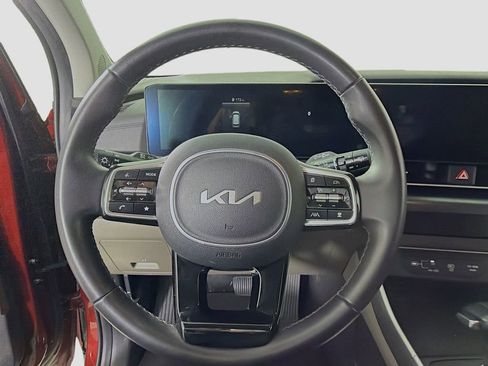 Used 2025 Kia Carnival LXS image 13