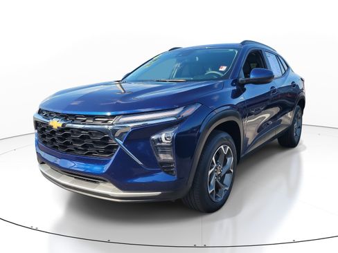 Used 2024 Chevrolet Trax LT FWD image 3